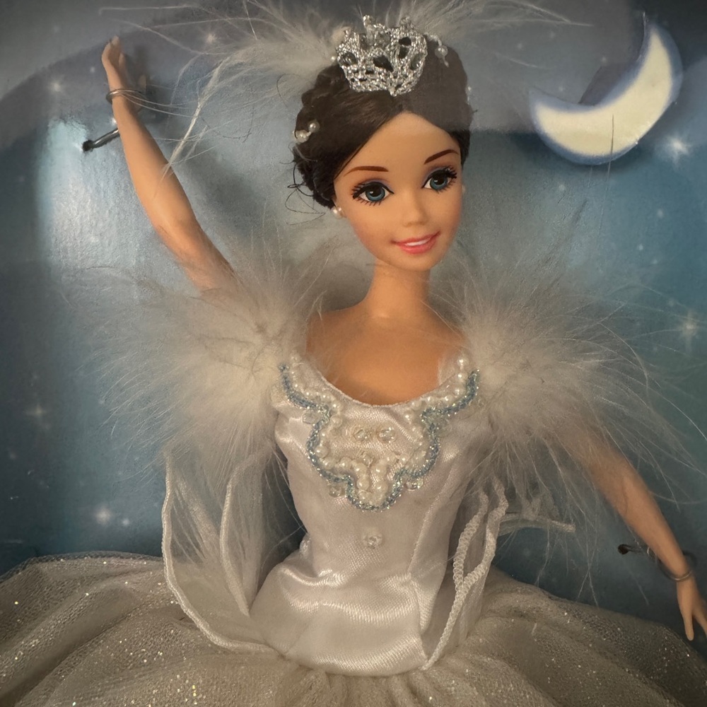 NEW 1997 vintage collector edition Barbie as the swan Queen in Swan Lake